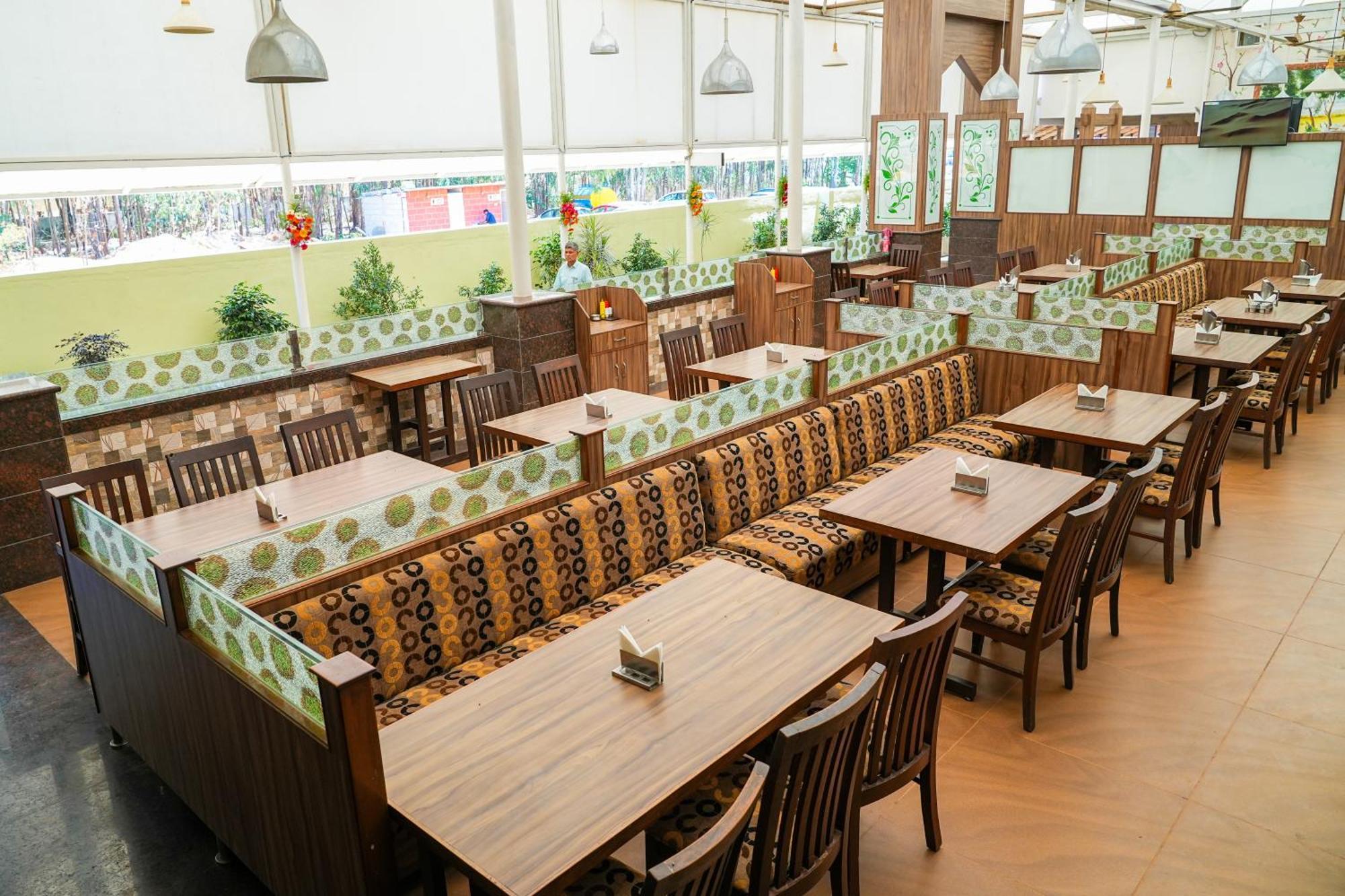 Sri Krishna Inn - Kempegowda Airport Bangalore Devanahalli Екстериор снимка