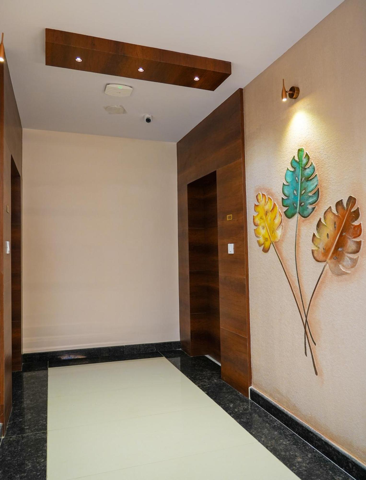 Sri Krishna Inn - Kempegowda Airport Bangalore Devanahalli Екстериор снимка